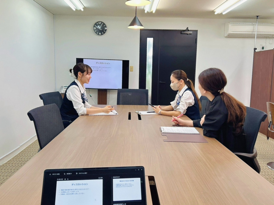 株式会社ウィズケア(本社)(医療事務/受付の求人)の写真4枚目:毎週1回事務チームで会議があります〇