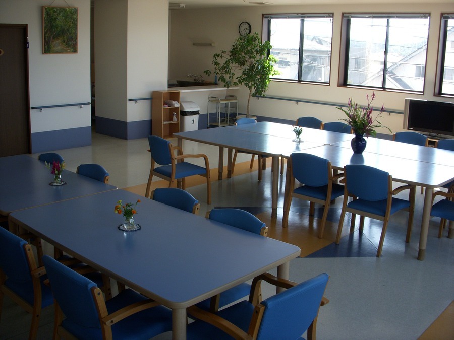 うとノイエ（看護師/准看護師の求人）の写真3枚目：お客様が食事などをされるホール