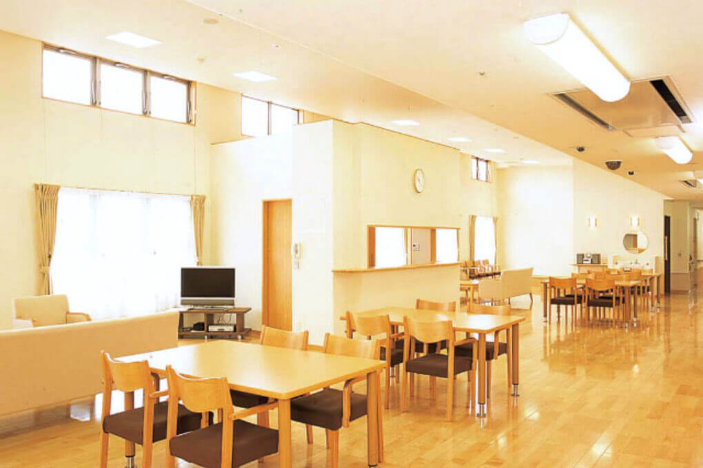 フロンティアの介護　介護付有料老人ホームほんじょうの憩（看護師/准看護師の求人）の写真4枚目：利用者様も過ごしやすく職員も働きやすい環境を目指しています！