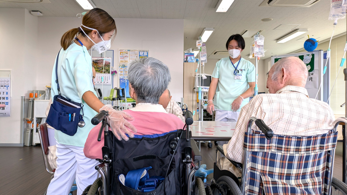 湘南第一病院（看護助手の求人）の写真3枚目：毎日リハビリ室は活気に溢れています☆