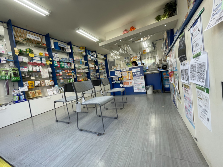 二子薬局　都筑店（薬剤師の求人）の写真3枚目：日邦薬品や湧永の製品も扱っており、相談薬局としても地域密着です