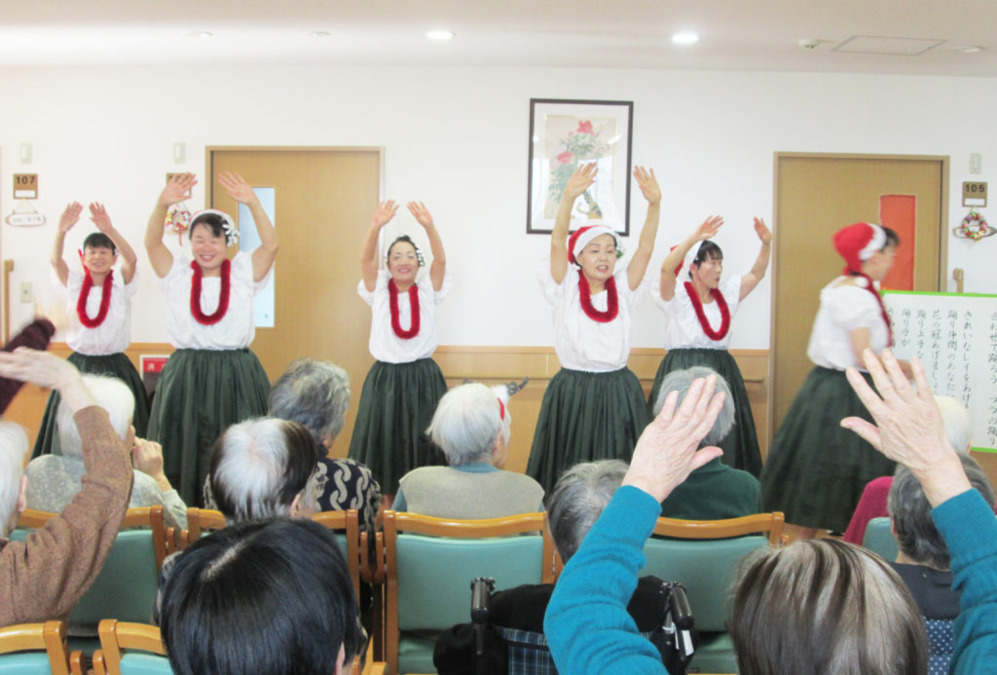 サービス付高齢者向け住宅 ケアビレッジももたろうの写真2枚目：ボランティアによるイベント模様