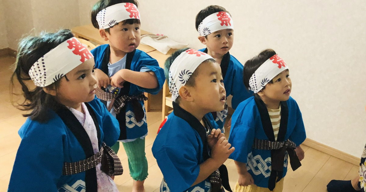 アベニール保育園（保育士の求人）の写真13枚目：夏祭りでは、園で用意した法被を着て様々なイベントに参加します☆
