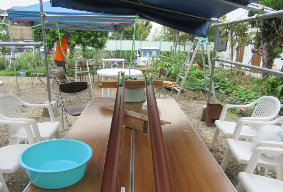 小規模多機能ホーム もうやいこ(介護職/ヘルパーの求人)の写真3枚目:レクで流しそうめんをしました。