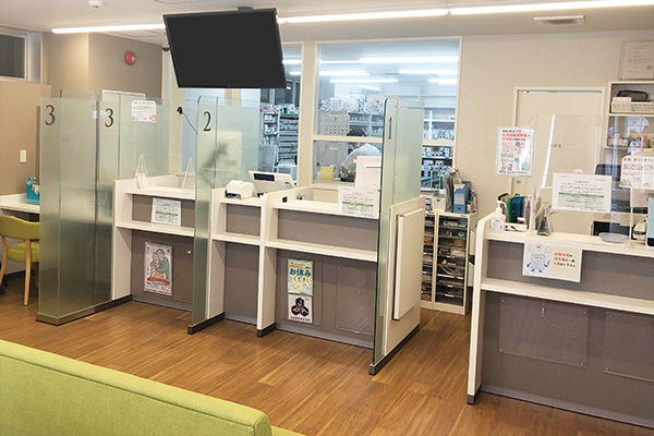 つる薬局　恵比寿店（薬剤師の求人）の写真2枚目：つる薬局　恵比寿店の内観