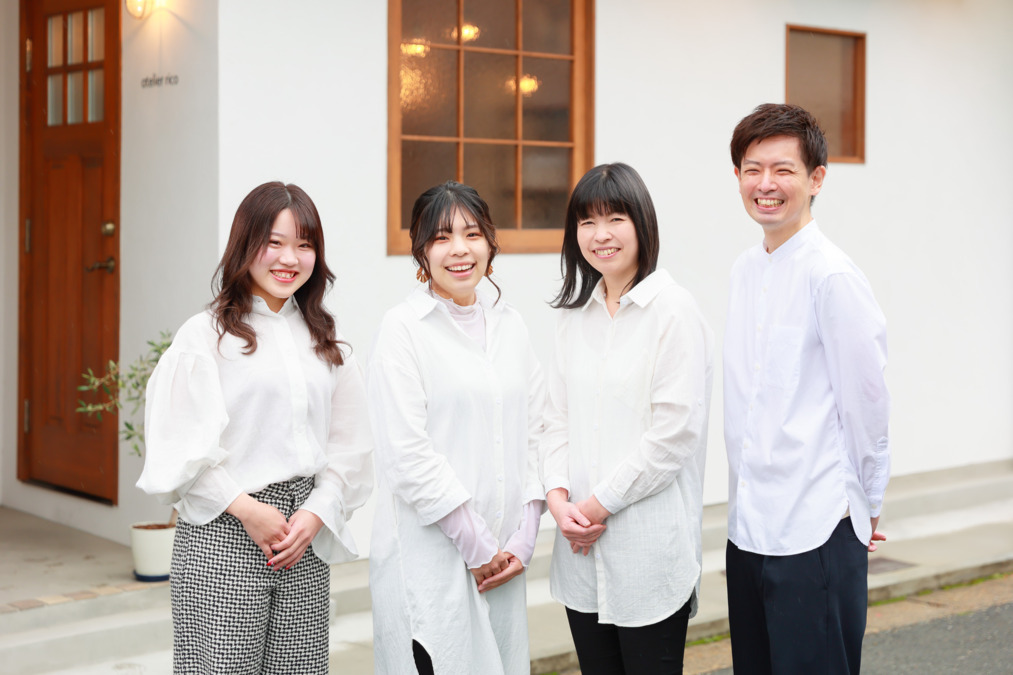 atelier RICOの写真3枚目：スタッフは落ち着いた、優しいスタッフで構成されています。