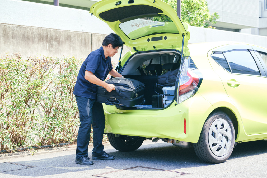 ゆみのハートクリニック渋谷（ドライバー/配達員の求人）の写真3枚目：診療で使用する荷物を荷積みしていただきます。
