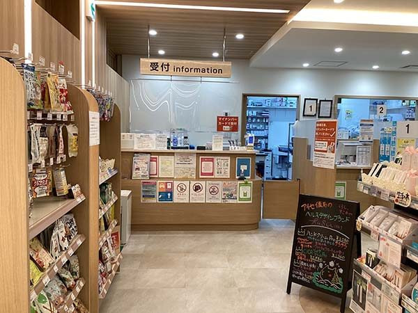 株式会社アイセイ薬局　アイセイハート薬局　宮前平店（薬剤師の求人）の写真2枚目：アイセイハート薬局　宮前平店の内観