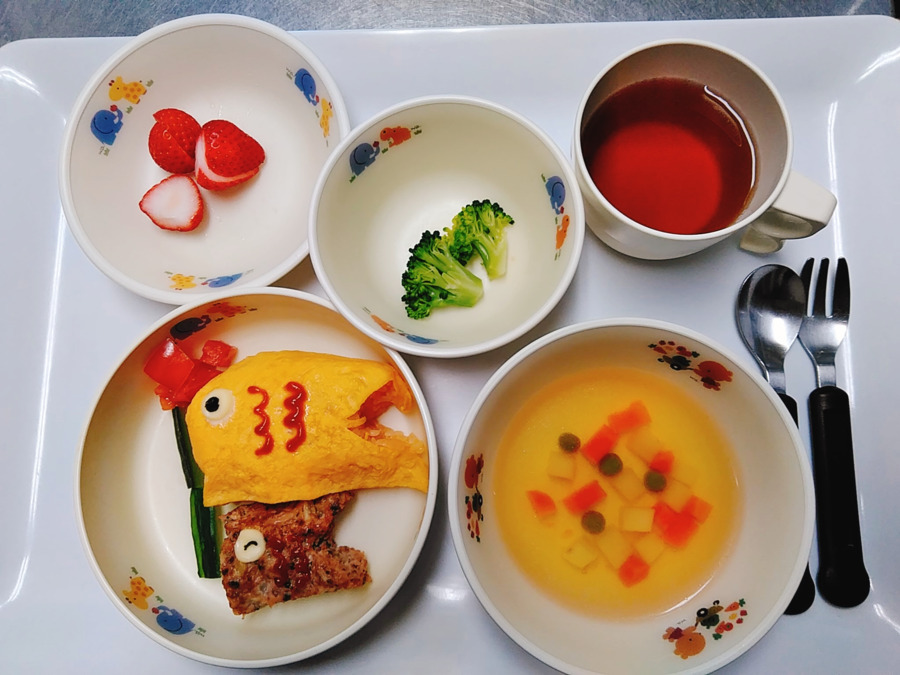 ヒーローズ保育園（保育士の求人）の写真3枚目：健やかで豊かになれるような食事を心がけています