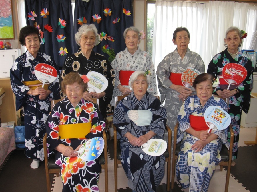 立神デイサービスさくら(介護職/ヘルパーの求人)の写真7枚目:浴衣コンテスト。いつもより背筋が伸びます。