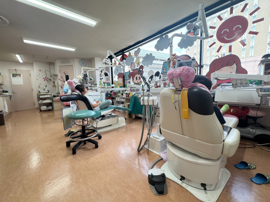 たんぽぽ小児歯科（歯科助手の求人）の写真11枚目：診療室です。保育園のような賑やかな雰囲気です