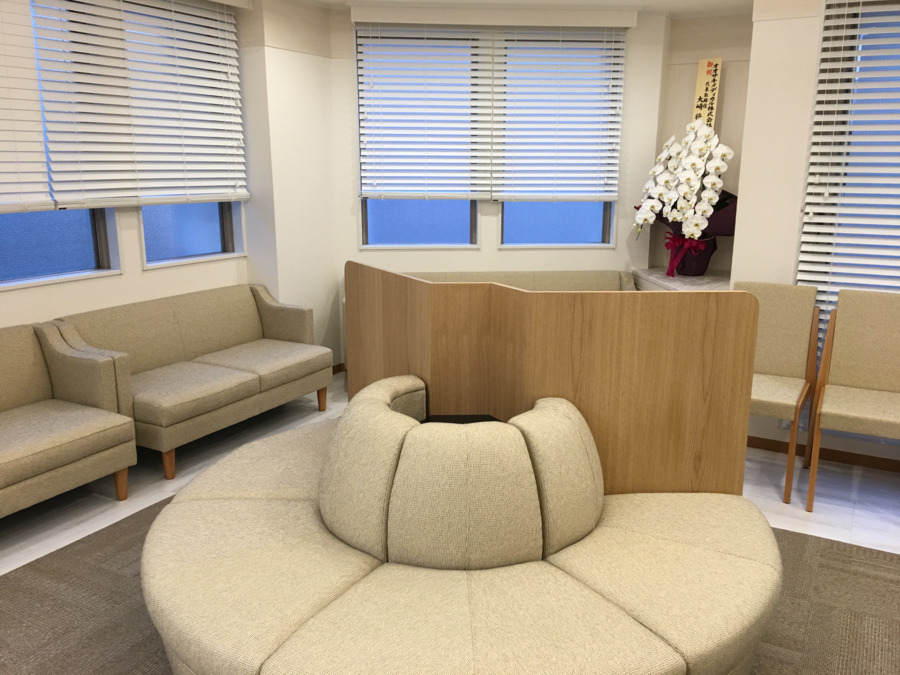 大和産婦人科（医療事務/受付の求人）の写真2枚目：待合室です。