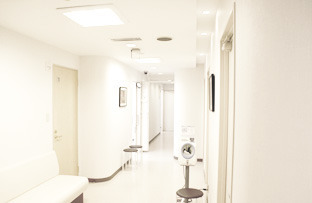 神奈川ウィメンズクリニック（医療事務/受付の求人）の写真4枚目：明るく快適な空間つくり