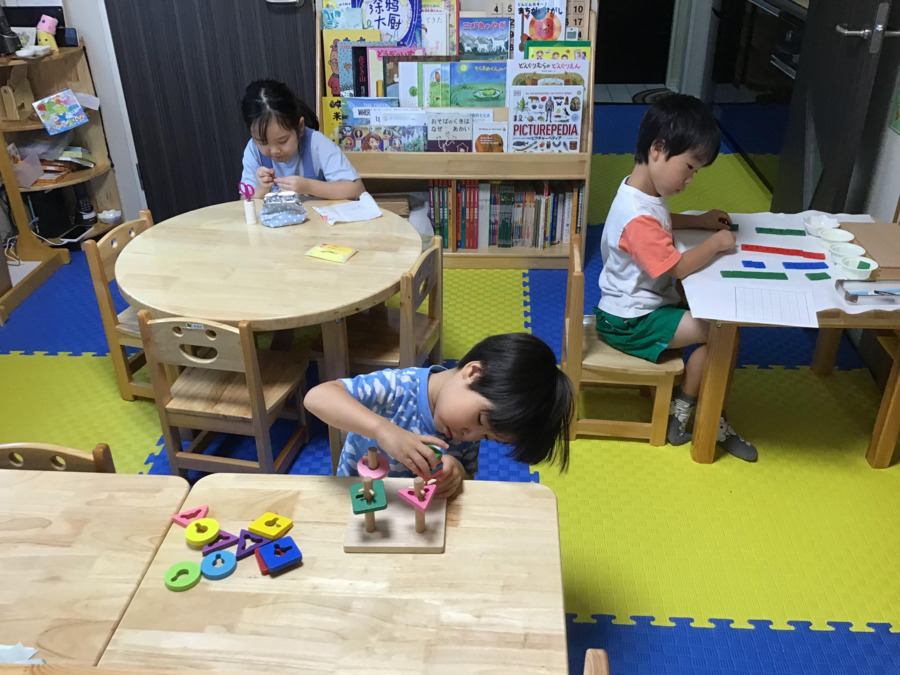オデューラ デ アベニールの写真4枚目：それぞれ集中しながら個々のモンテッソーリ活動に取り組んでいます☆