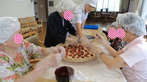 マイステージ・桜花（介護職/ヘルパーの求人）の写真3枚目：ご利用者様もフレンドリーです。