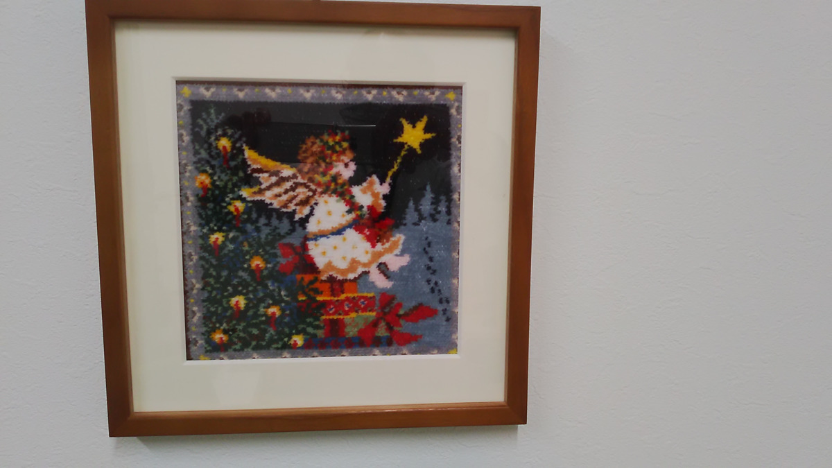 仲町台駅前眼科クリニック（医療事務/受付の求人）の写真7枚目：もう１２月、あと少しでクリスマスが来ますね。診察室の絵です。院長が選びました。