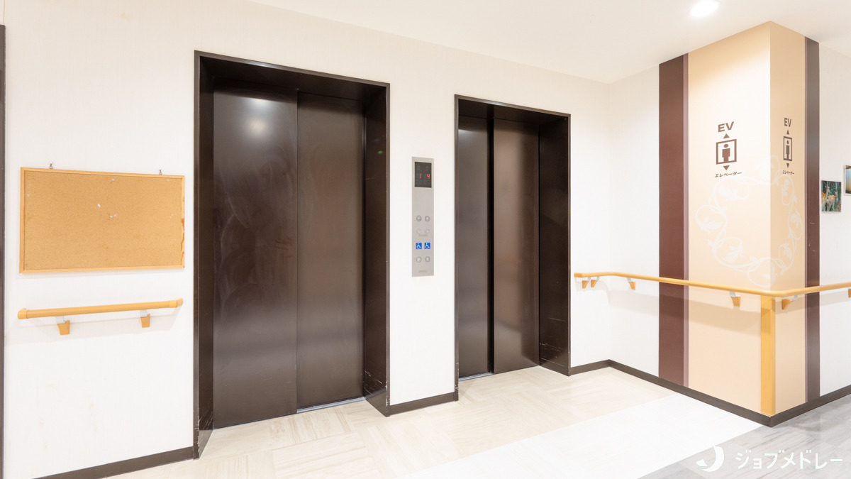 朝日ケアホーム山鼻の写真12枚目：車椅子でも乗降が可能なエレベーターです