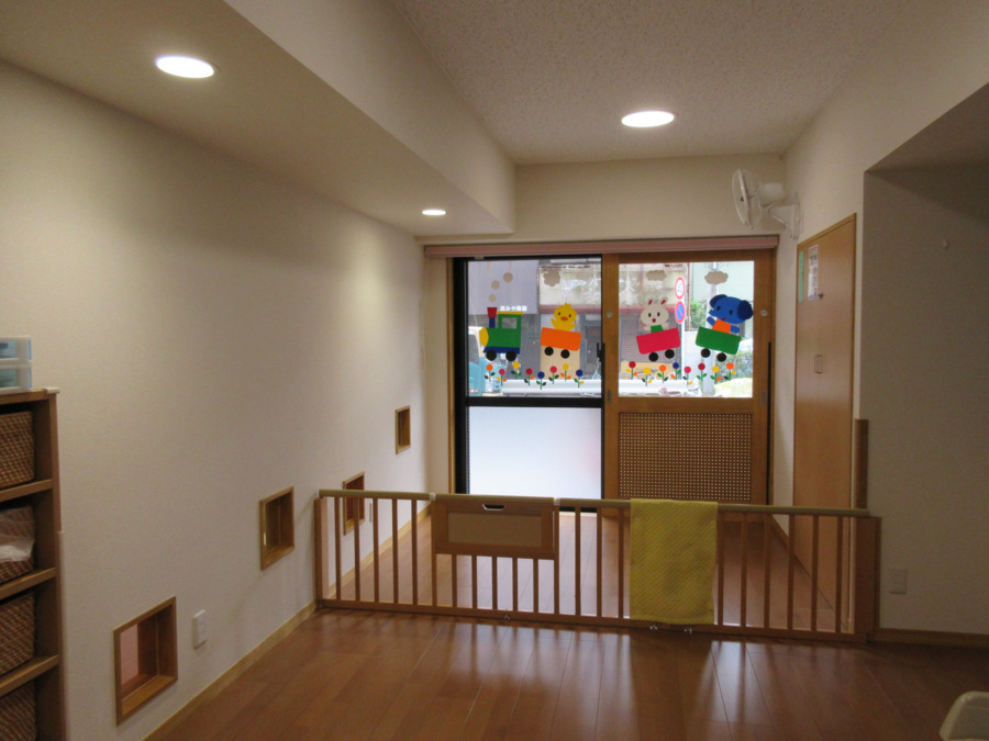 サンベビー保育園の写真4枚目：産休明け0歳児～2歳児を対象としています