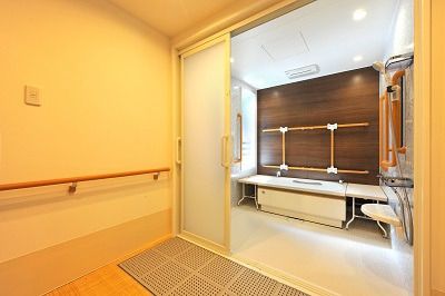 地域密着型特別養護老人ホーム　第二竹の里ホームの写真3枚目：浴室の風景