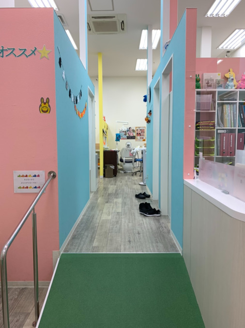 サンエー経塚シティオレンジ歯科　えがおとママとこどもの予防の歯医者さんの写真7枚目：バリアフリーの通路