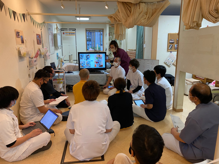 とっぷ整体整骨院（鍼灸師の求人）の写真9枚目：土曜日は技術研修会もあります！みんなで技術に関する情報交換できます！