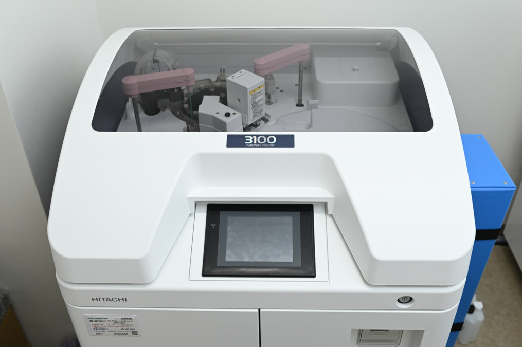 まちだ甲状腺クリニック(臨床検査技師の求人)の写真5枚目:生化学自動分析装置
