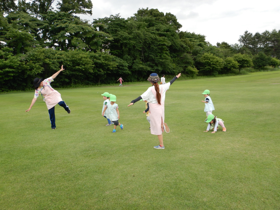 社会福祉法人 新考会 (大和・海老名 方面)の写真5枚目:戸外でたくさん遊びます!園の近くには公園や広場がたくさんあります。