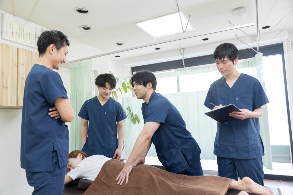 整体oasis 文京院【2025年04月01日オープン】の写真3枚目：定期的に技術研修も行っています！全員がレベルアップできるようにサポートしています