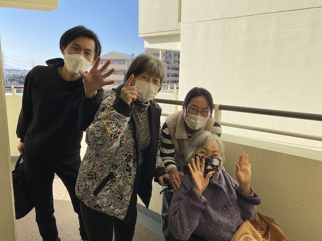 看護小規模多機能居宅介護ぐるんとびーホームの写真8枚目：スタッフもご利用者も関係ない！
役割を超えた「助け合い」を大切にしてます！