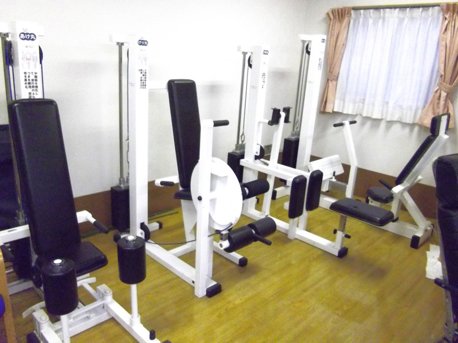ミモザ寒川デイサービスの写真3枚目：トレーニングマシンを設置しています。私達はご利用者の健康維持に尽力して参ります☆