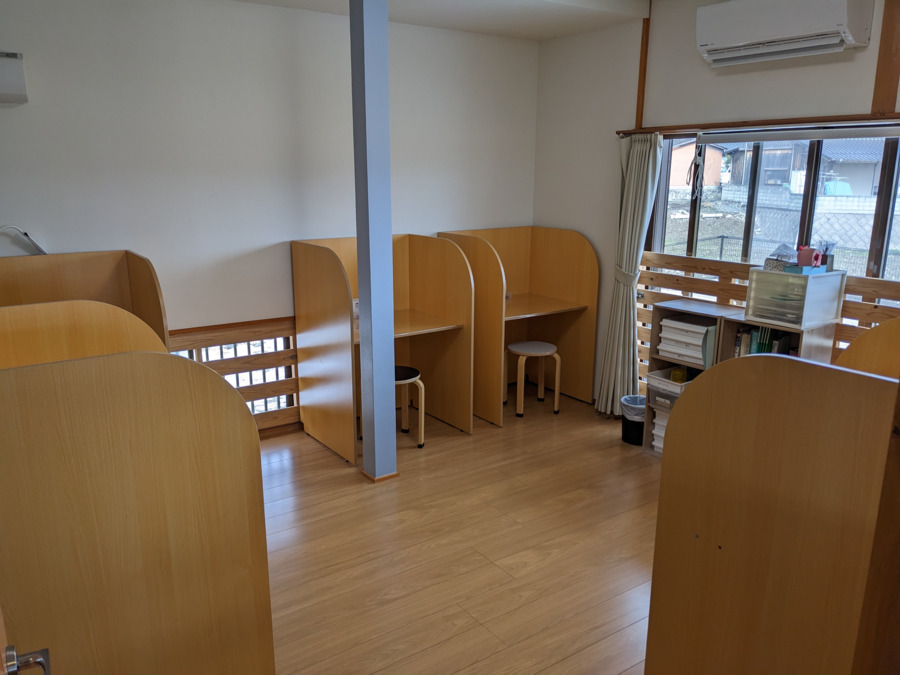 放課後等デイサービス フォレストの写真5枚目：【療育室】
学習や個別療育を行っています★