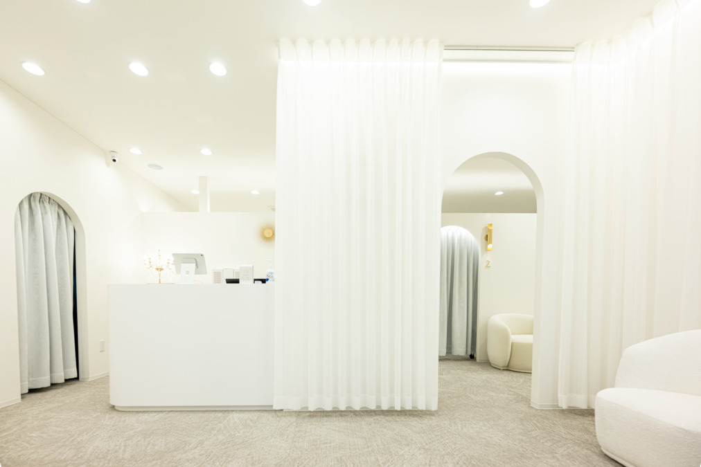 美容整体 Essentia KANAZAWA【2025年06月オープン】（柔道整復師の求人）の写真2枚目：店内は高級クリニックをイメージしたオシャレな空間です