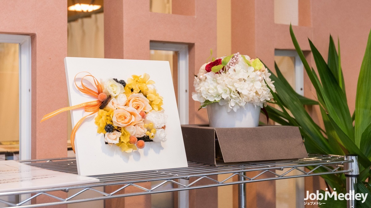 板橋ひかり整骨院の写真3枚目:院内には花を飾り癒しの空間を演出しています