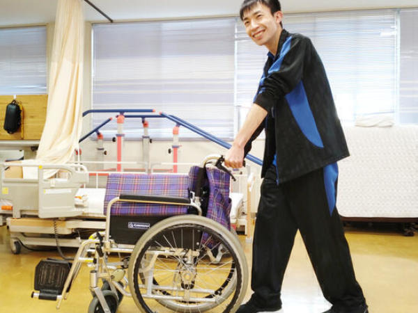 老人保健施設あさくらホームの写真3枚目：施設長の朝倉寿雄です。メッセージのやり取り、見学、面接、説明の対応致します。