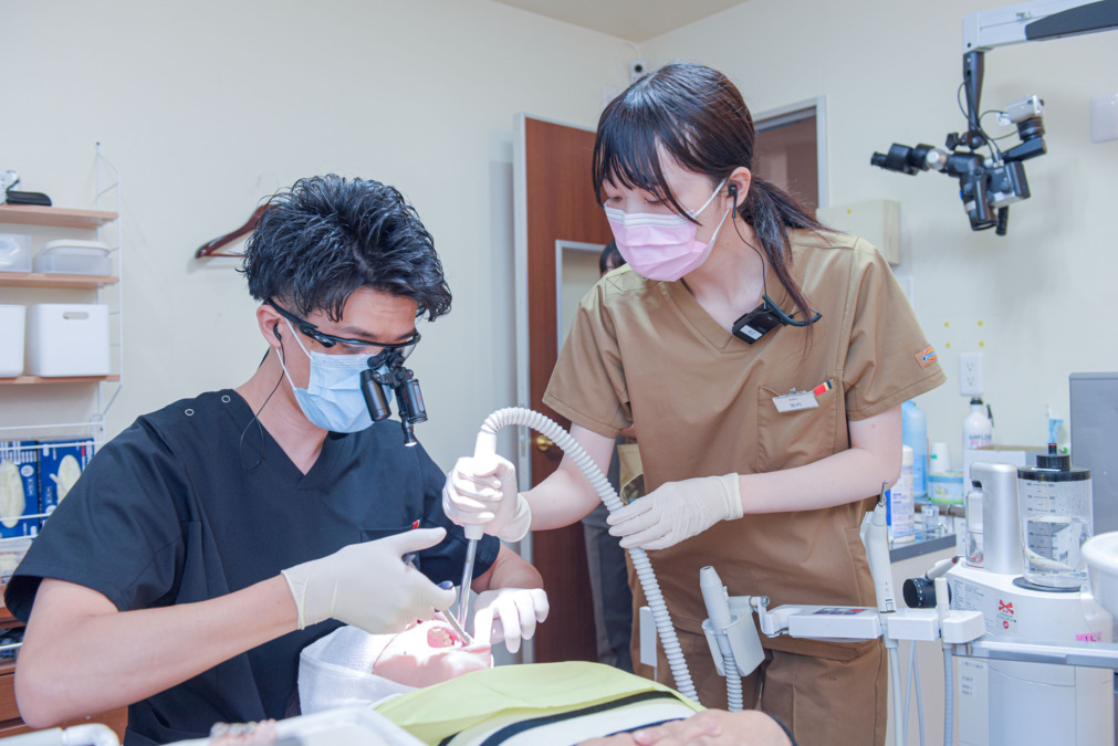医療法人社団　ピュアスマイル　原田歯科クリニック（歯科助手の求人）の写真15枚目：歯科助手は、資格がなくても医療現場に携われる仕事です。