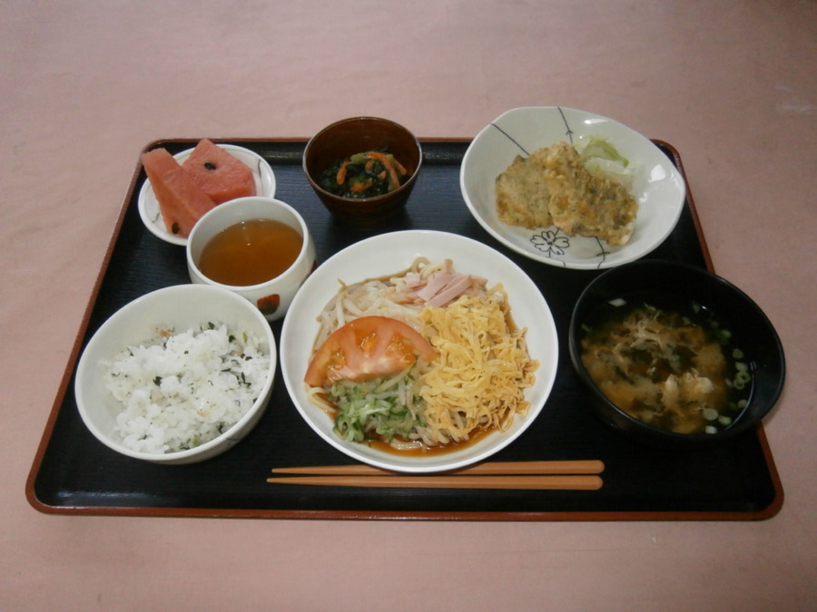 デイサービスつどいの家の写真2枚目:
美味しいお昼のお食事です。