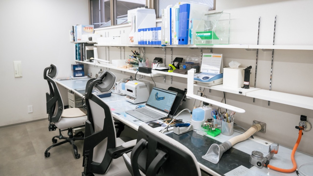株式会社SUGI SHINE Dental Laboratory（歯科技工士の求人）の写真7枚目：