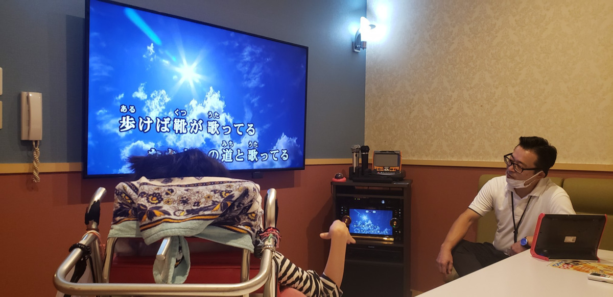 ハーモニー（生活支援員の求人）の写真3枚目：外出支援なども行います。