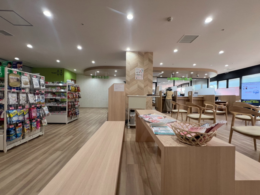 にしいち薬局 夙川駅前店（調剤事務の求人）の写真2枚目：にしいち薬局 夙川駅前店　待合室