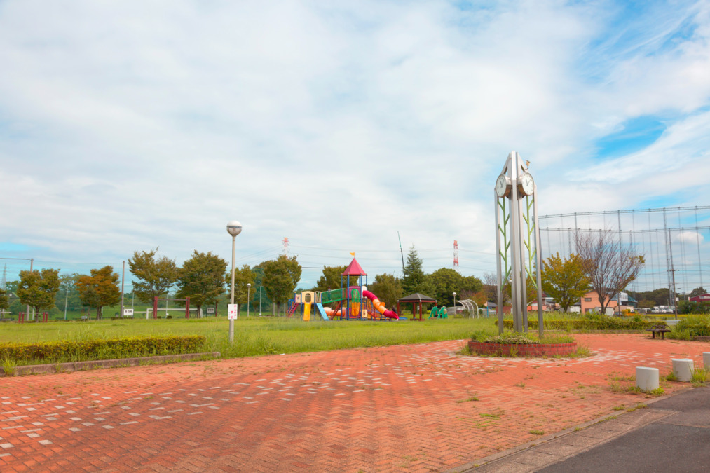 楽生にしやまリハビリデイセンター（作業療法士の求人）の写真2枚目：公園が隣接しているなど、のびのびとした環境のデイサービスです