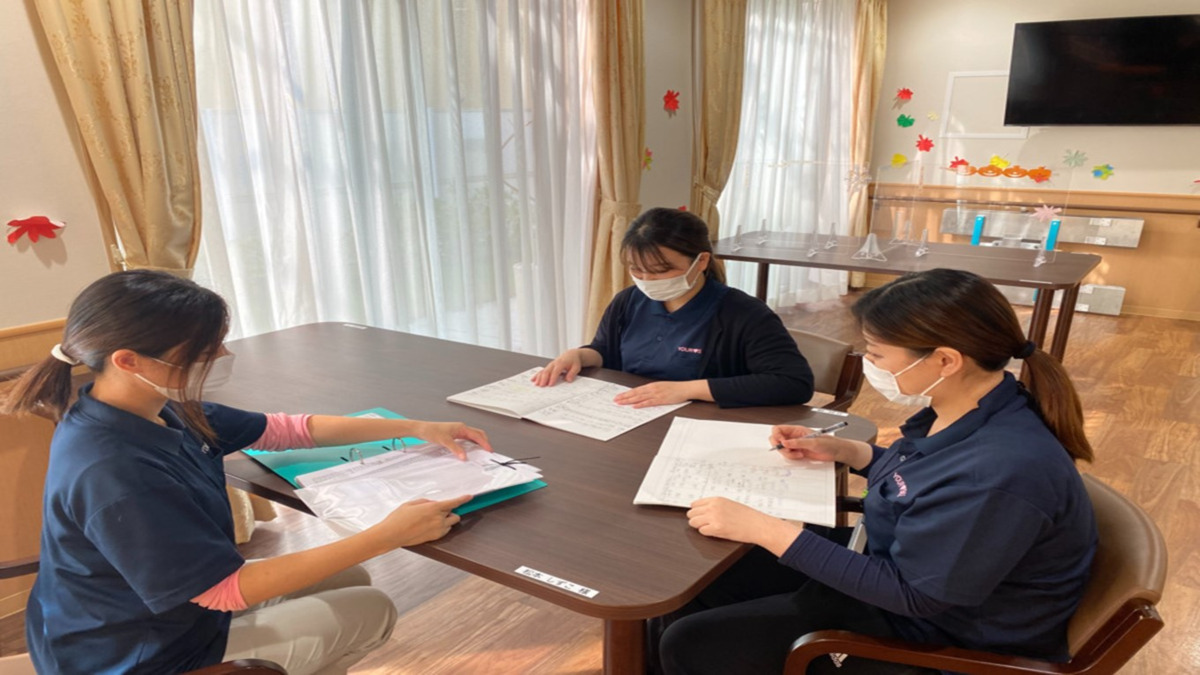 新ライフパートナー平野の写真6枚目：打ち合わせ中