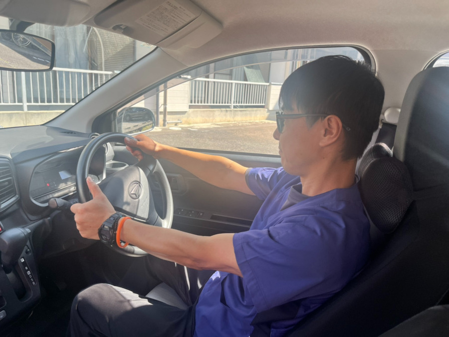 にじいろ訪問看護 西三河【2025年04月オープン】(看護師/准看護師の求人)の写真2枚目:1人1台社用車、スマートフォン、iPad、Bluetoothイヤホン、バイタルセ