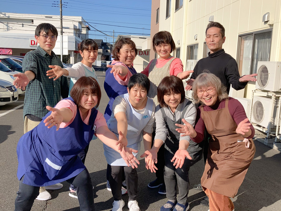 多機能ホーム・のぞみの写真8枚目：年齢・性別問わず、明るく元気いっぱいな職員ばかり！