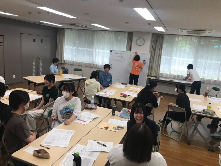 児童養護施設びっき（公認心理師/臨床心理士の求人）の写真15枚目：研修風景です。みんな楽しそうです！施設内外と研修は充実しています！
