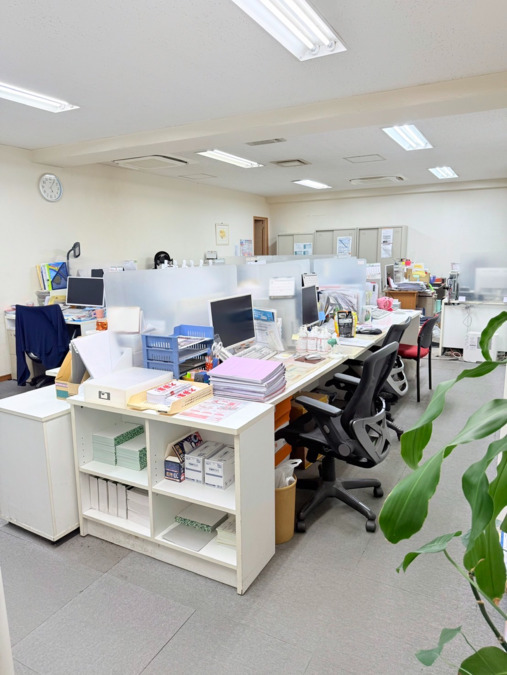 やすらぎ（介護職/ヘルパーの求人）の写真3枚目：訪問介護・居宅支援事業所同じフロアで働いています。