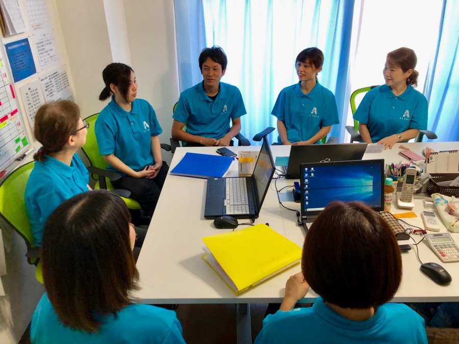 あるてあ訪問看護ステーション（看護師/准看護師の求人）の写真3枚目：より良いサービスを提供できるよう皆で相談し合います。