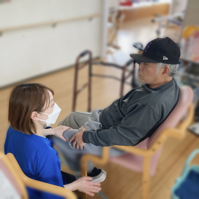 やしま訪問鍼灸院の写真5枚目：施設での施術の様子