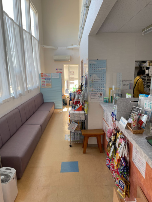 あいち薬局秋葉（調剤事務の求人）の写真10枚目：患者様には、ここでお待ちいただいています