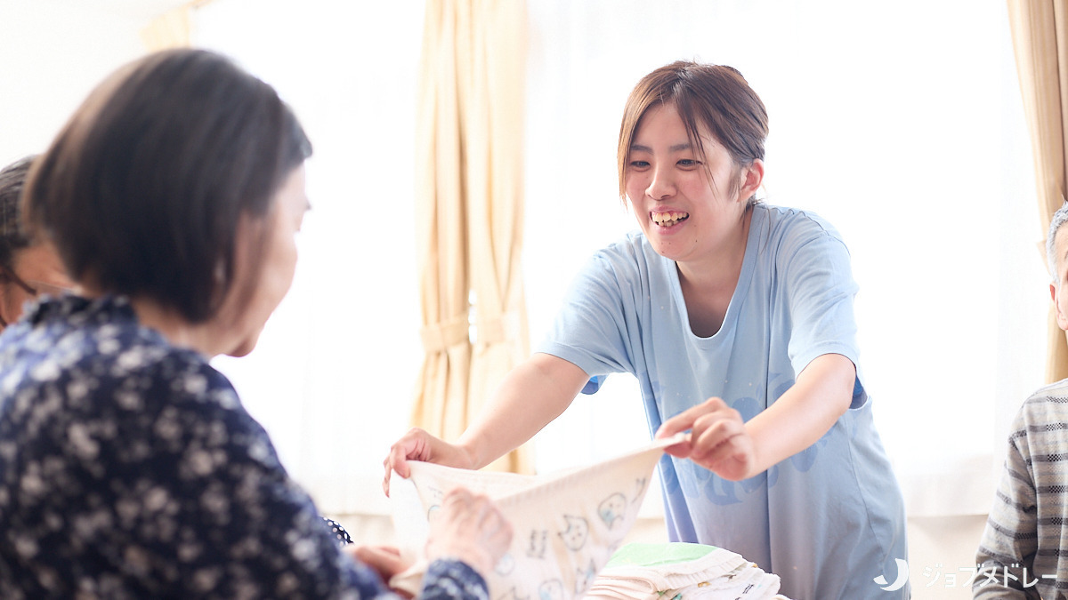 社会福祉法人三育ライフ シャローム若葉グループホーム虹の家（介護職/ヘルパーの求人）の写真8枚目：入居者様と協力しながら日々の生活を送っています