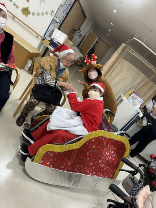 デイサービスエイル(看護師/准看護師の求人)の写真5枚目:手作りそり!職員みんなで楽しんでます!